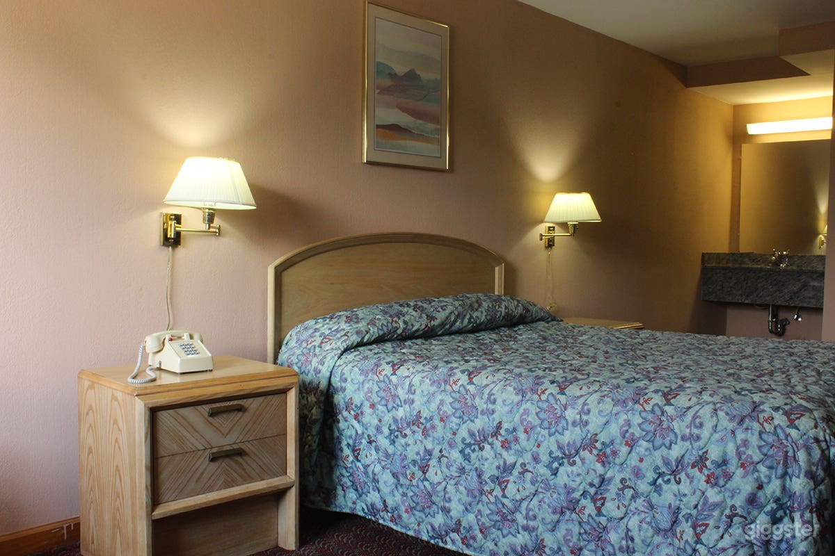 Picturesque and Historic Motel || NY Photo 2