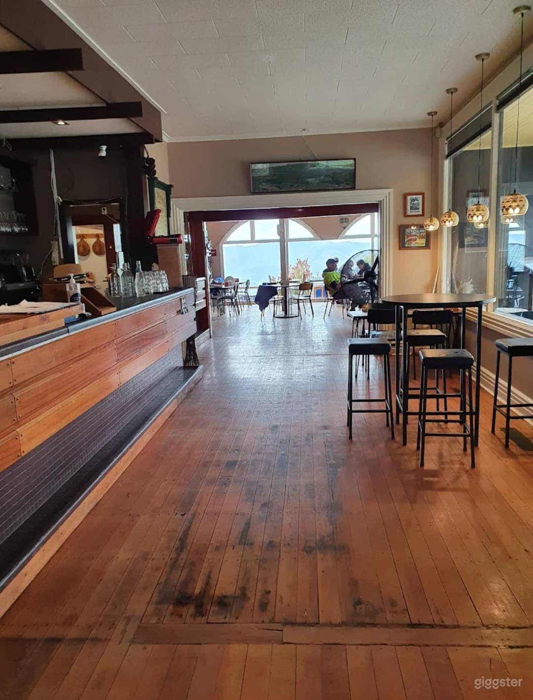 A Tavern with Unmatched Stunning View Photo 4