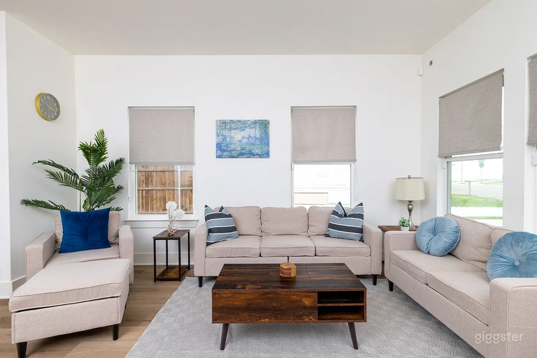  Bright & Accessible Fort Worth Stay – Fenced Yard 