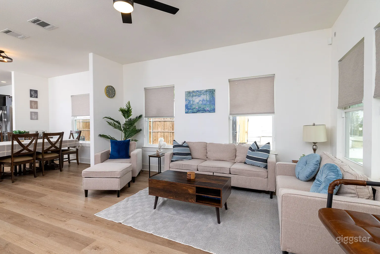  Bright & Accessible Fort Worth Stay – Fenced Yard 