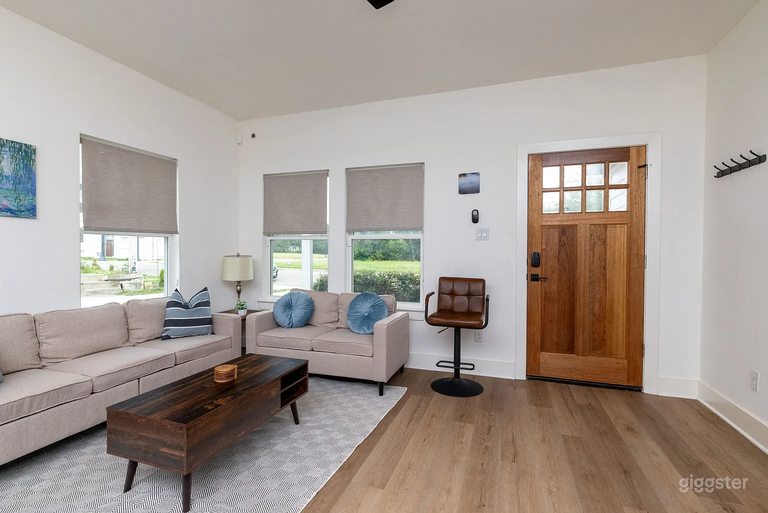  Bright & Accessible Fort Worth Stay – Fenced Yard 