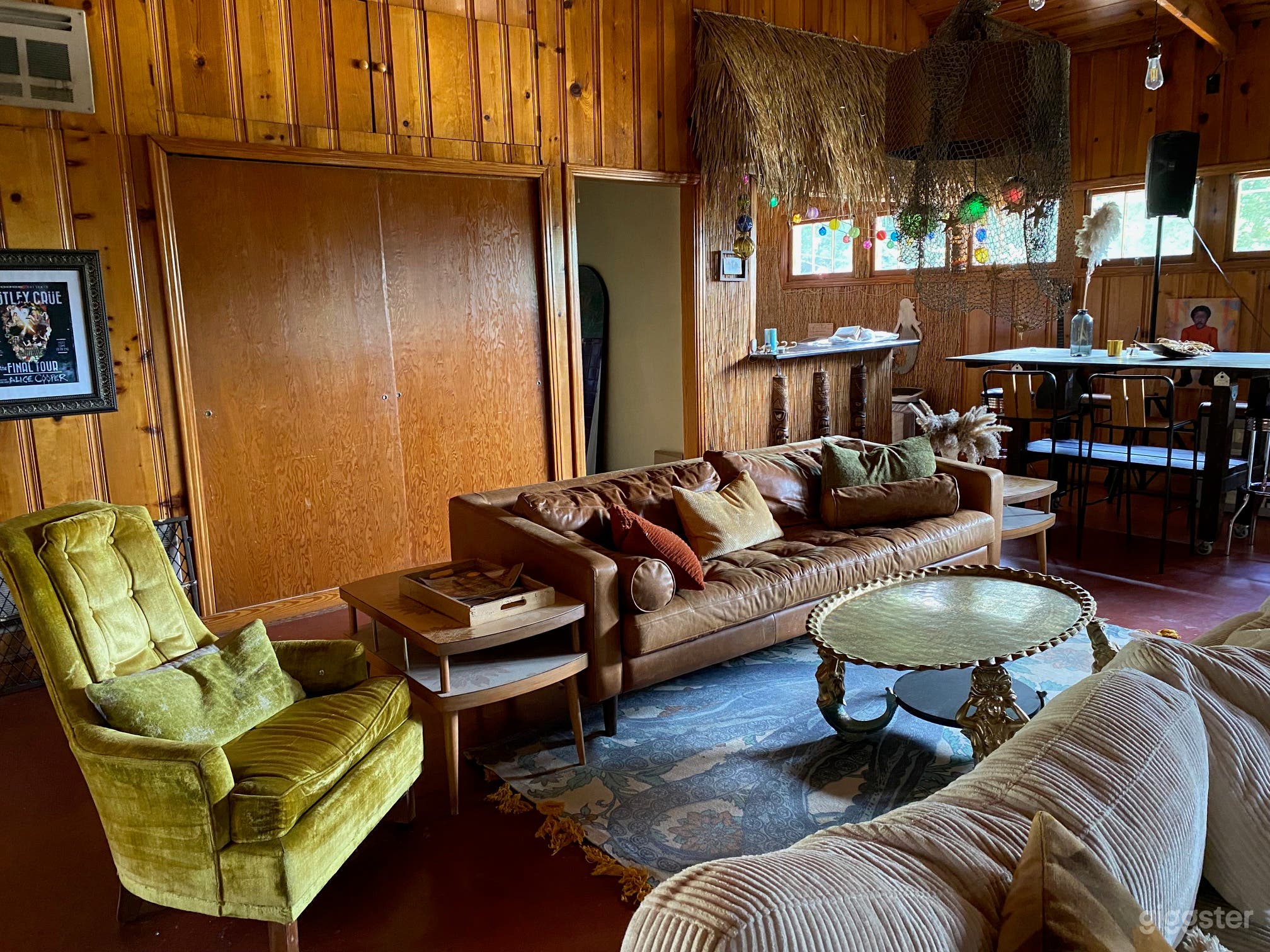 Unique Mid-Century Home in the heart of Hampton  Photo 4