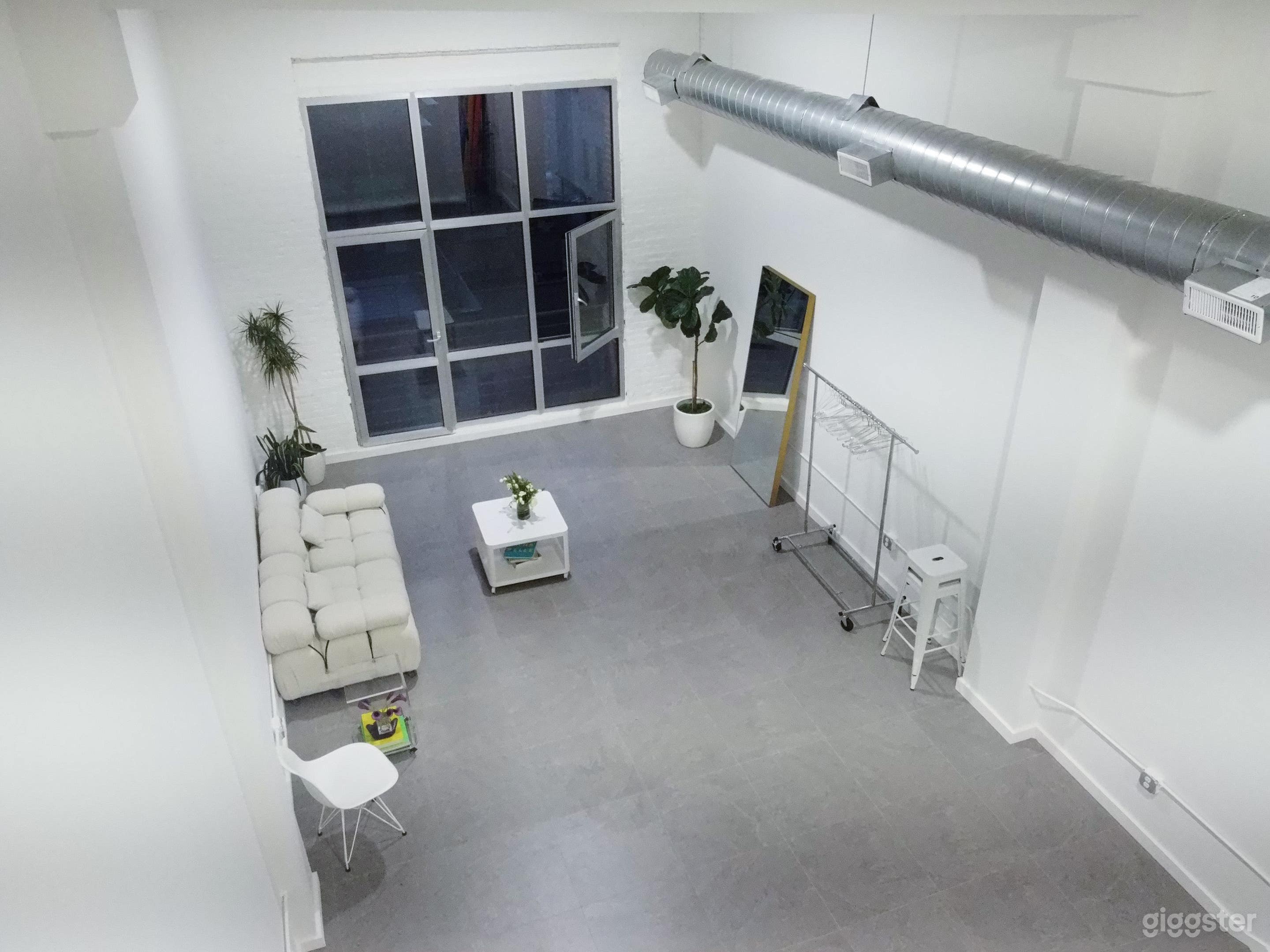 Stunning City View Studio Photo 3