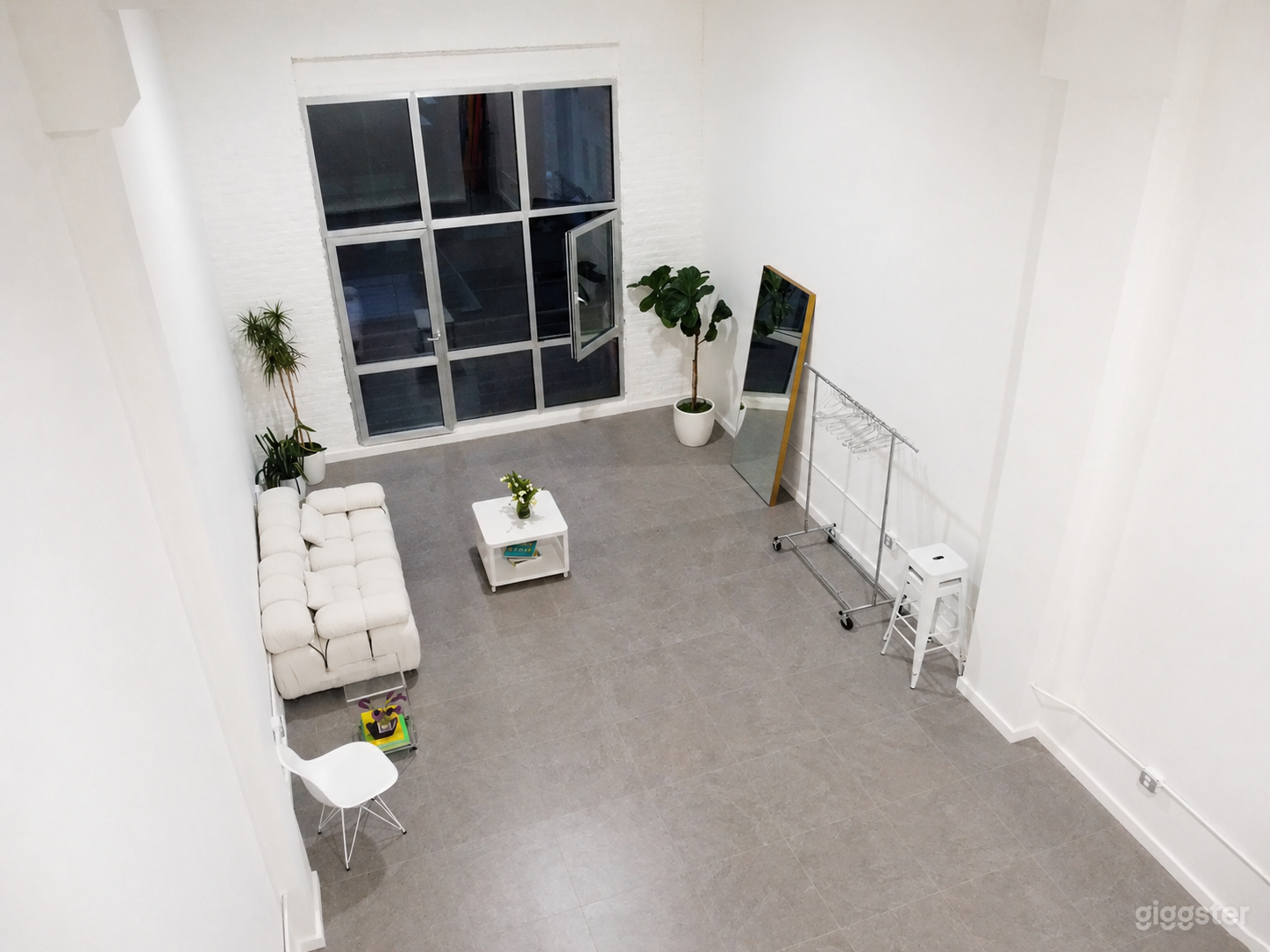 Stunning City View Studio Photo 4