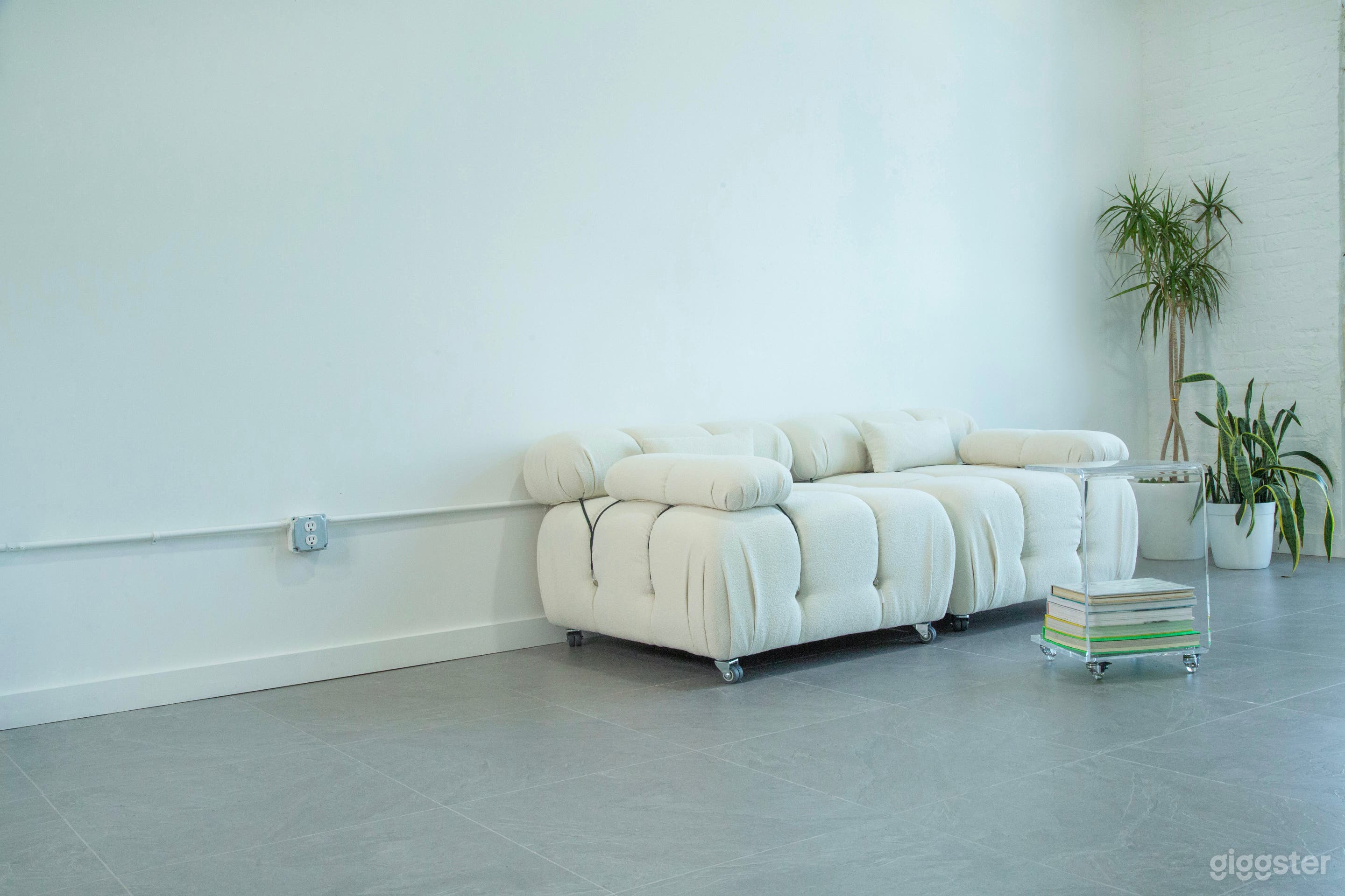 Stunning City View Studio Photo 2