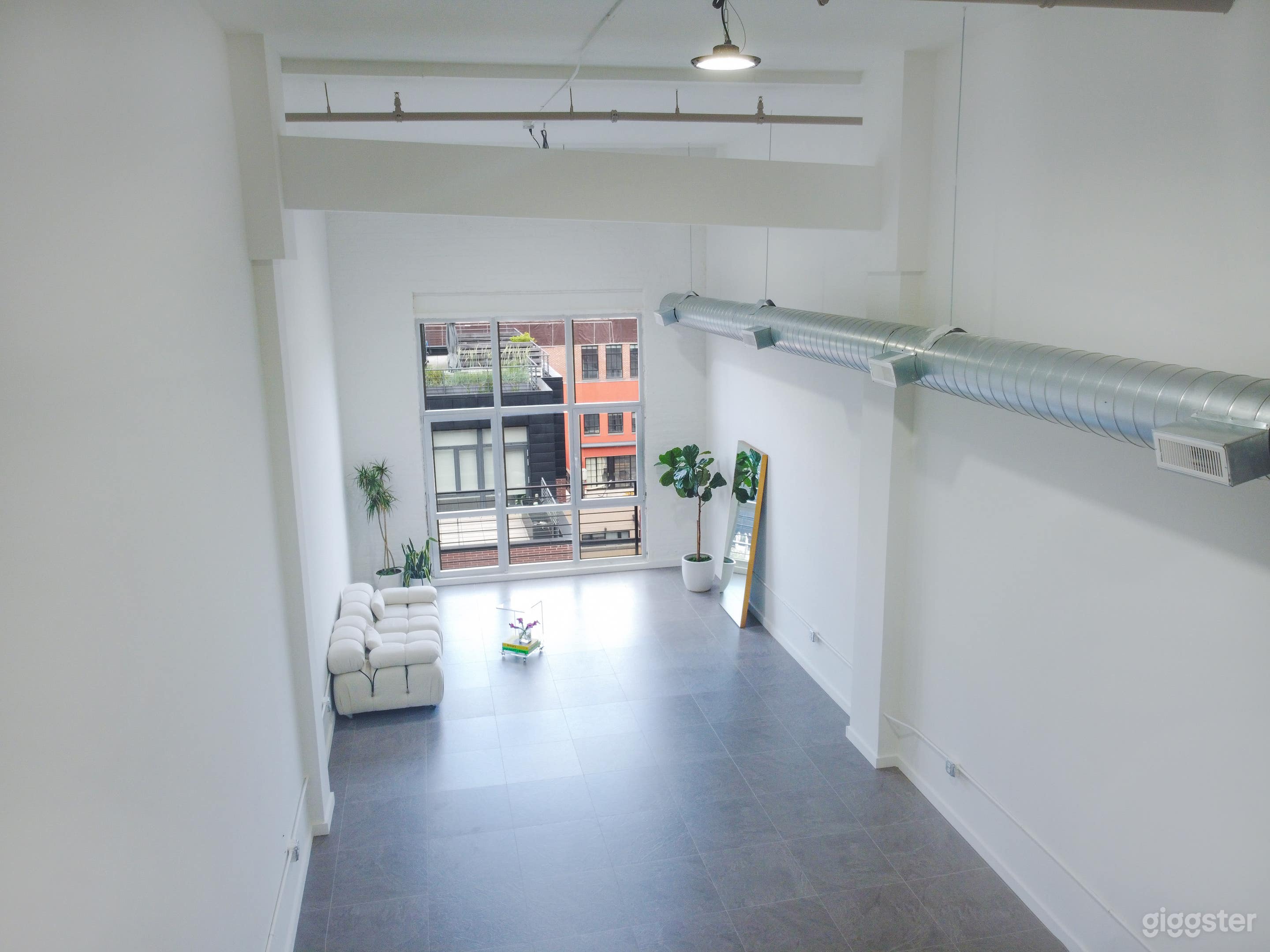 Stunning City View Studio Photo 1