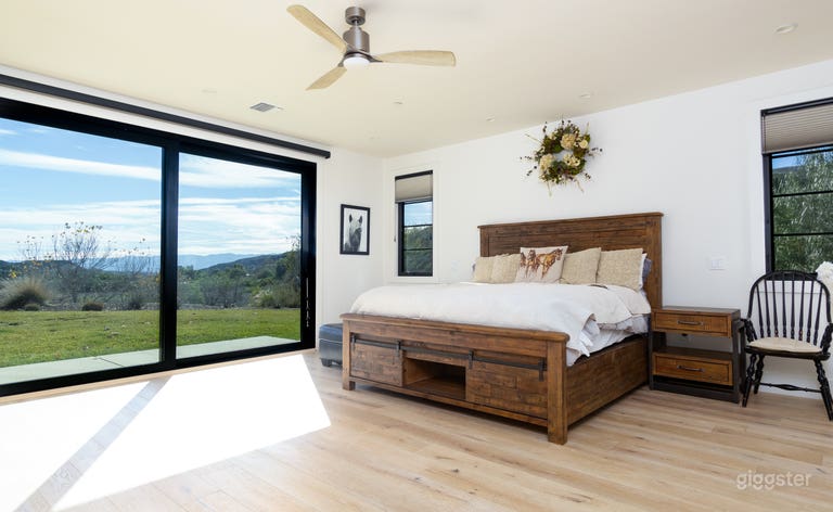  Primary bedroom with canyon/mountain view 