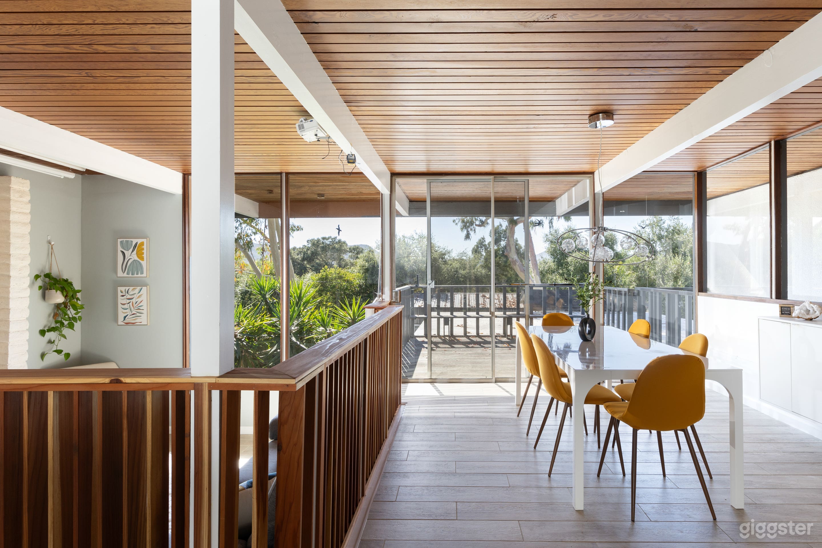 Mid-Century Pool Paradise in Sunny Escondido Photo 4