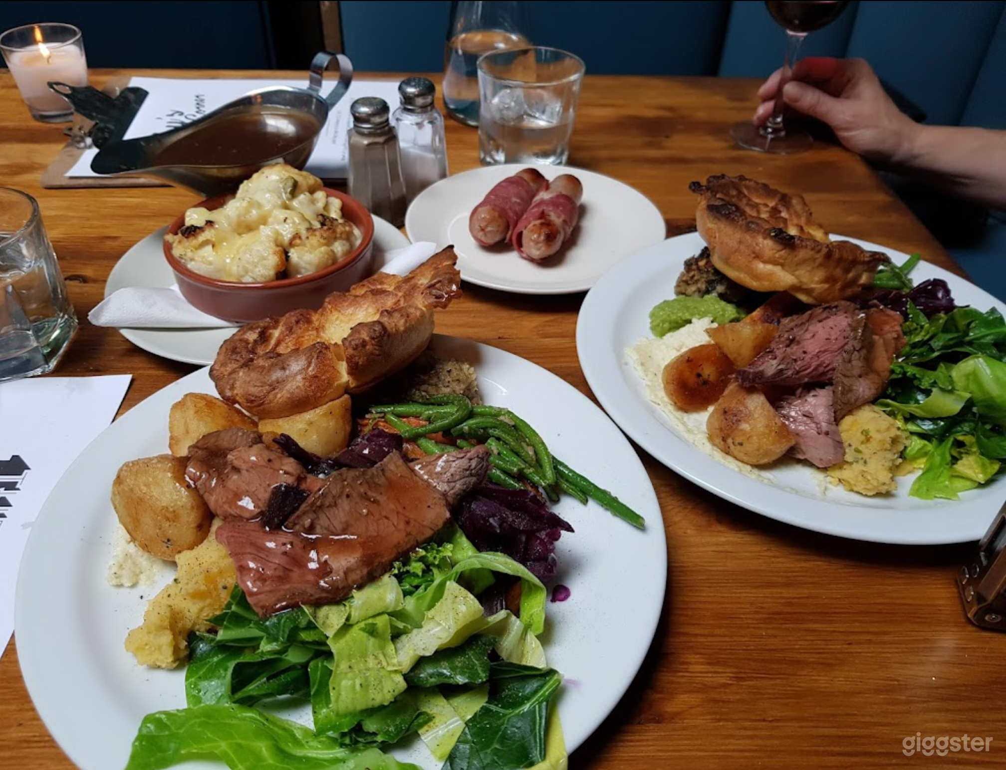 Cozy and Welcoming Bar in Bristol Photo 4