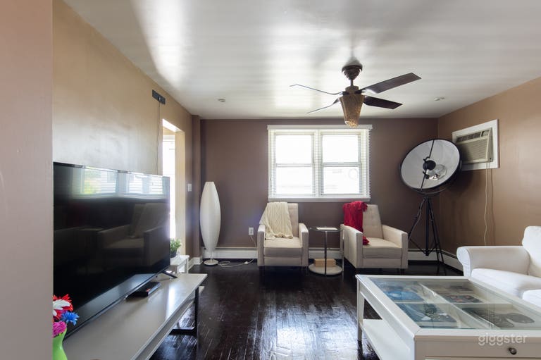  Filming @ House On Very Quiet Block 