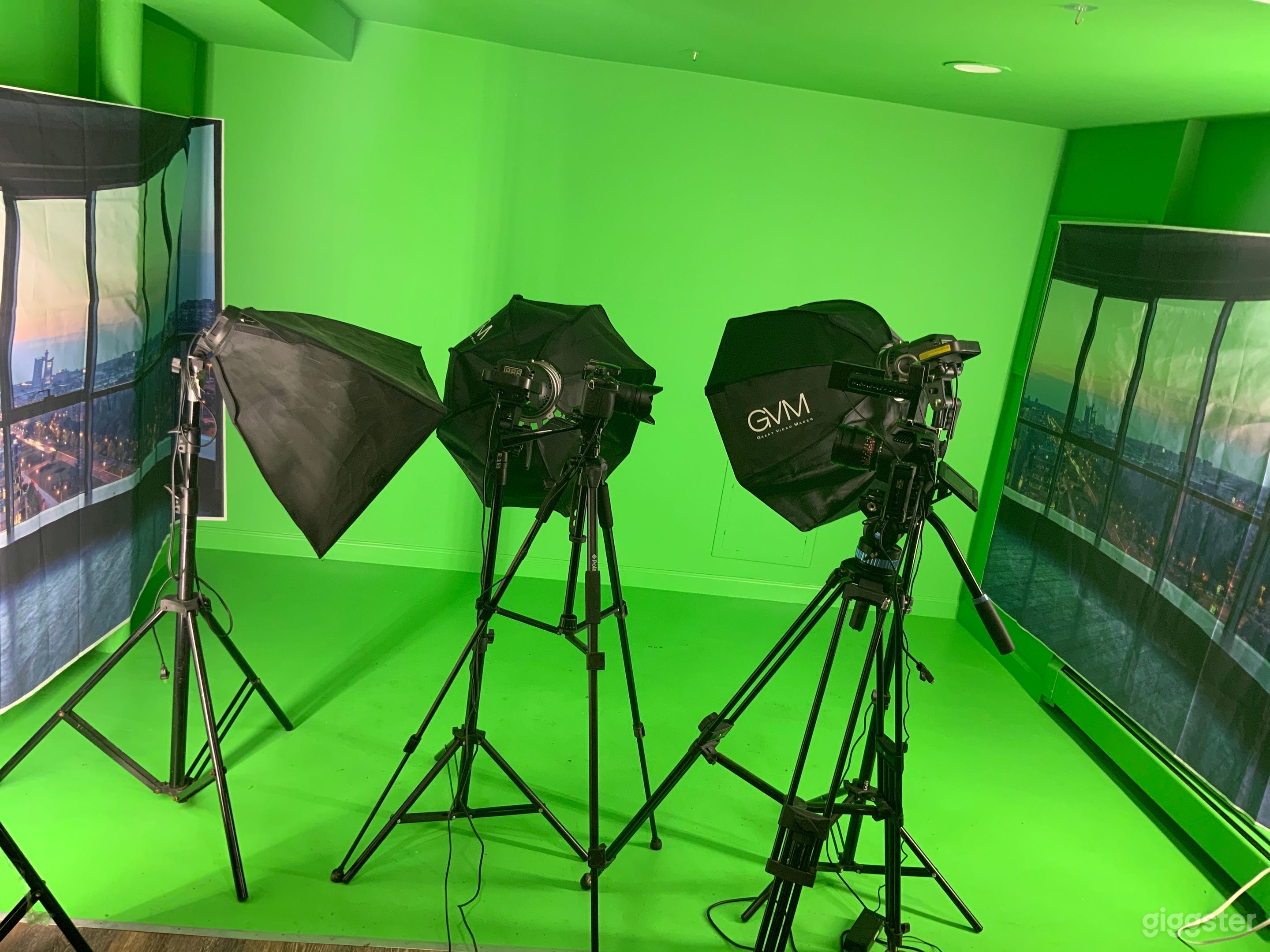 Cozy Compact Green Screen Studio Photo 3