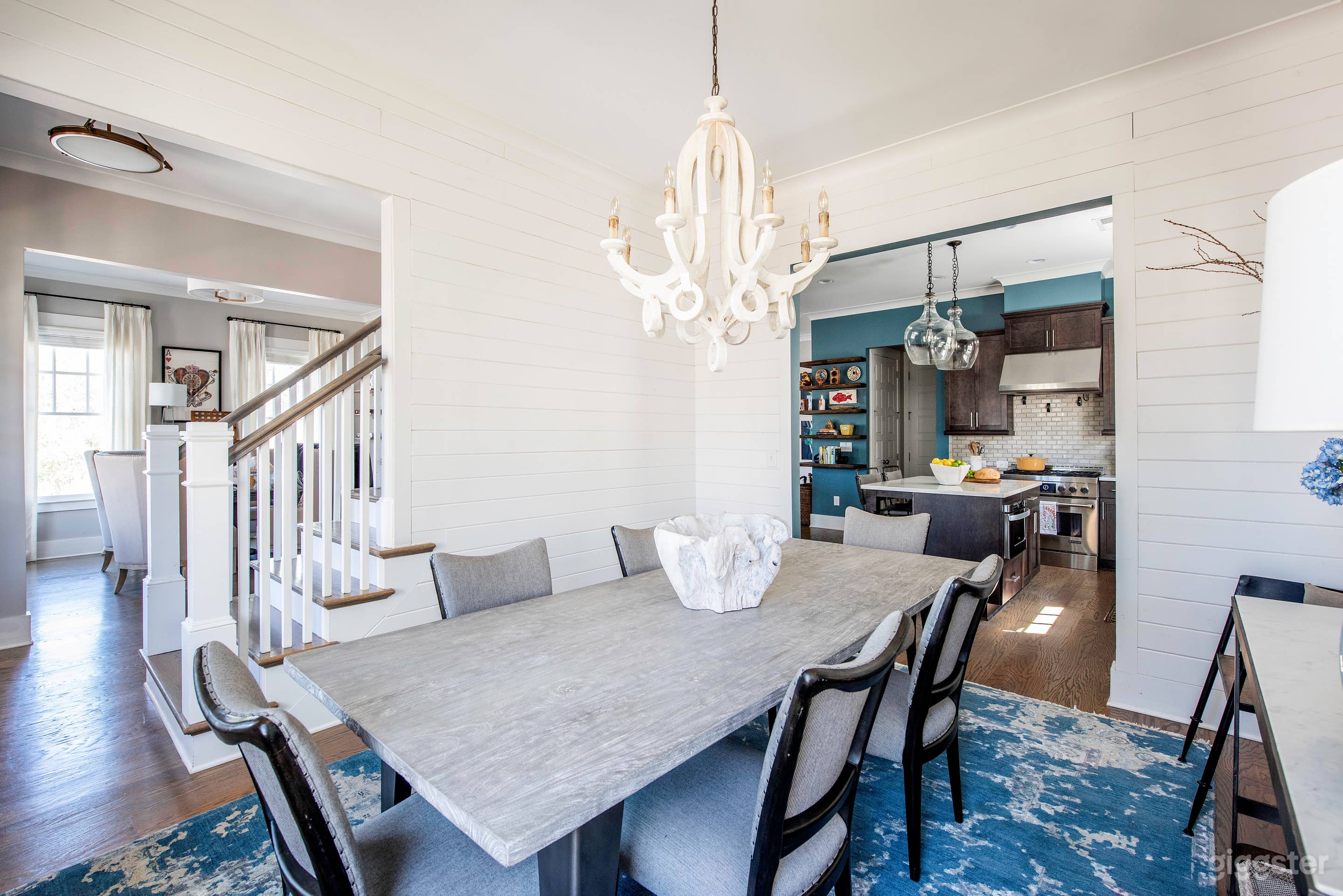 Jungle Boungie | Modern and Vibrant Furnished Rent Photo 3