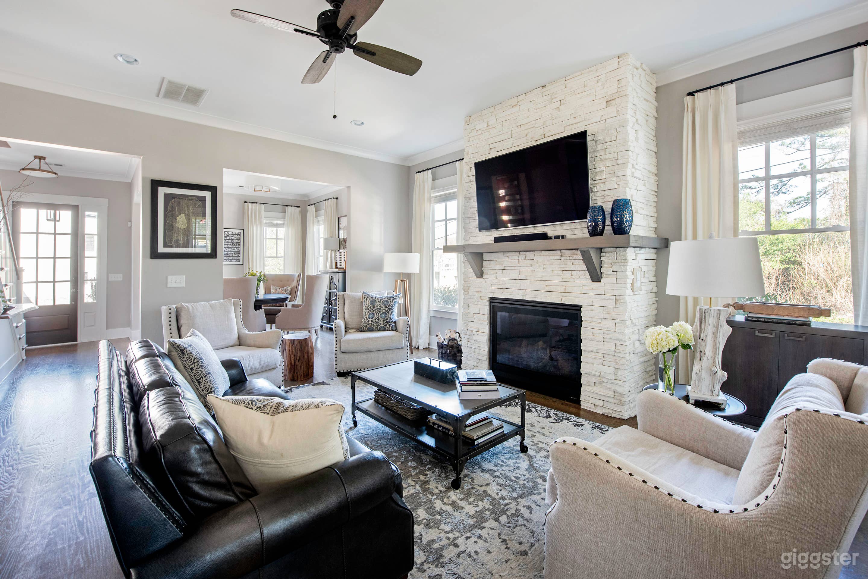 Jungle Boungie | Modern and Vibrant Furnished Rent Photo 1