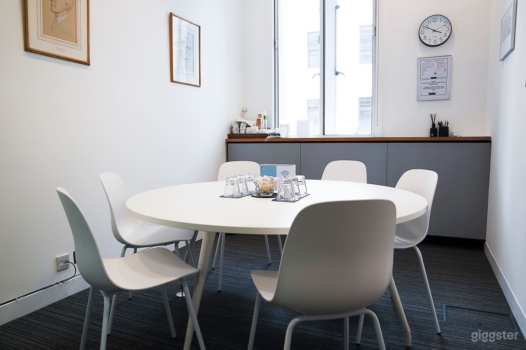 The Darwin Room Photo 1