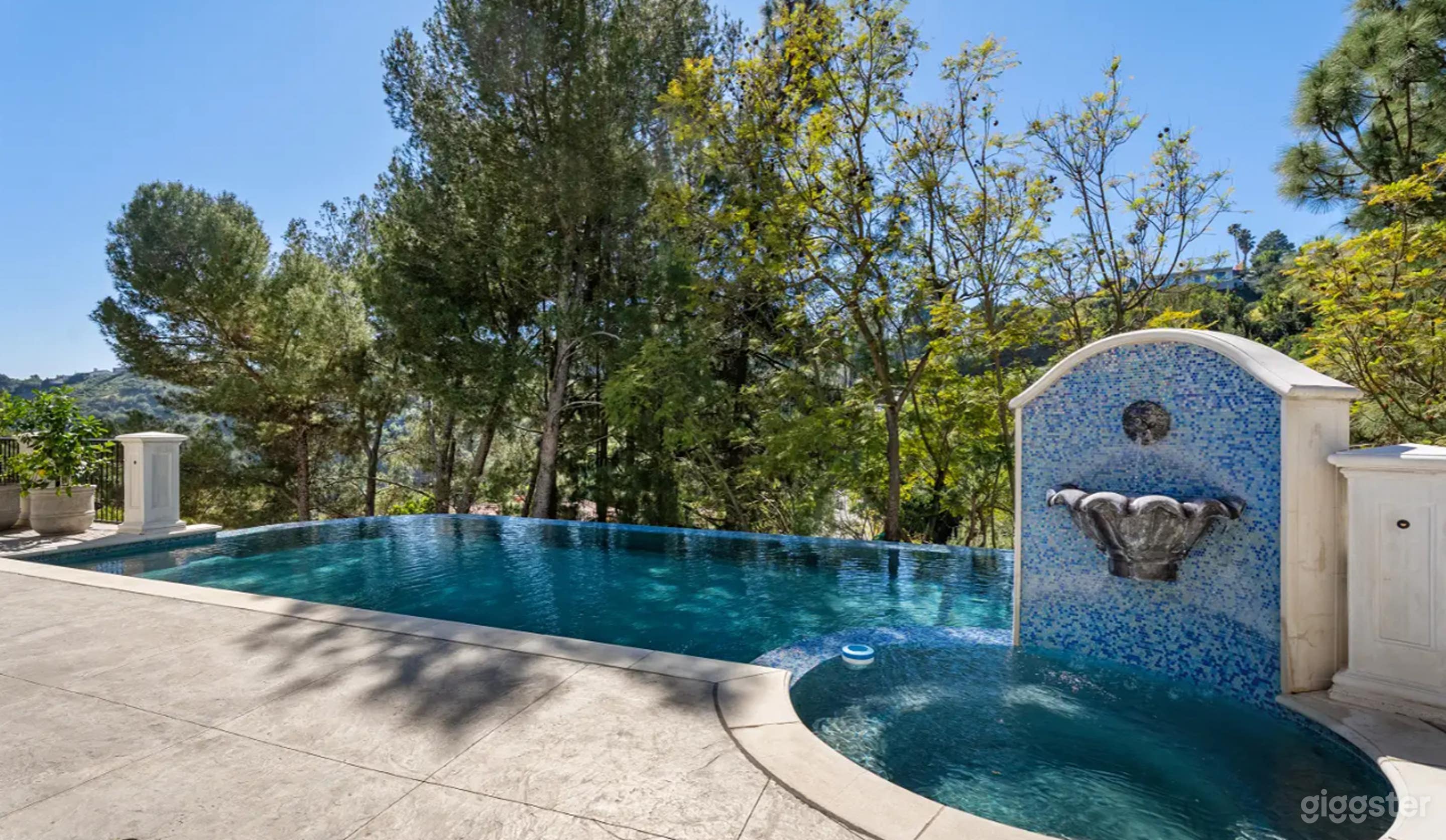 Elegant Infinity Pool & Jacuzzi with Fountain Feature Photo 2