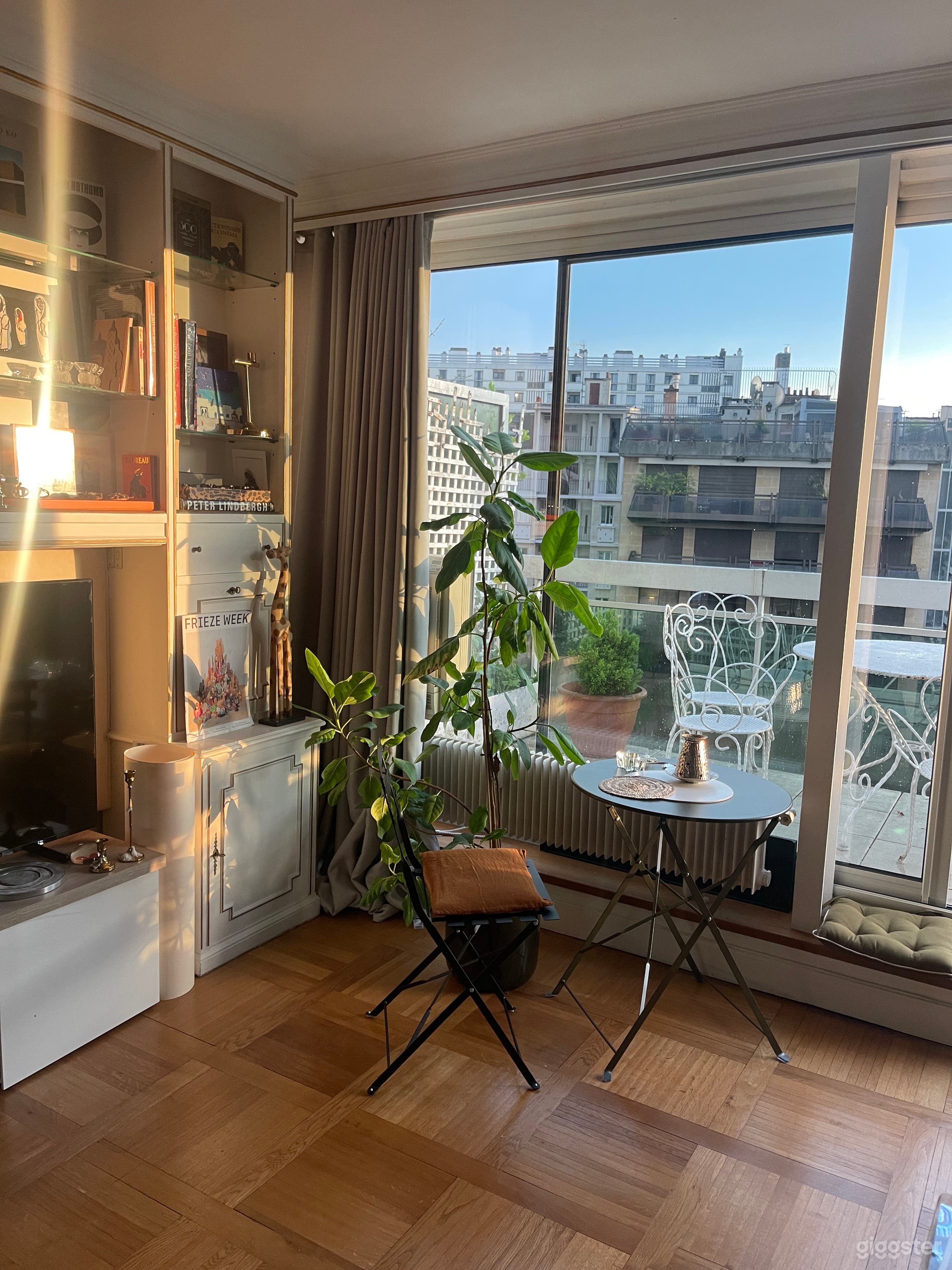 Photo de Appartement avec vue sur la Tour Eiffel et terrasse en enfilade 3