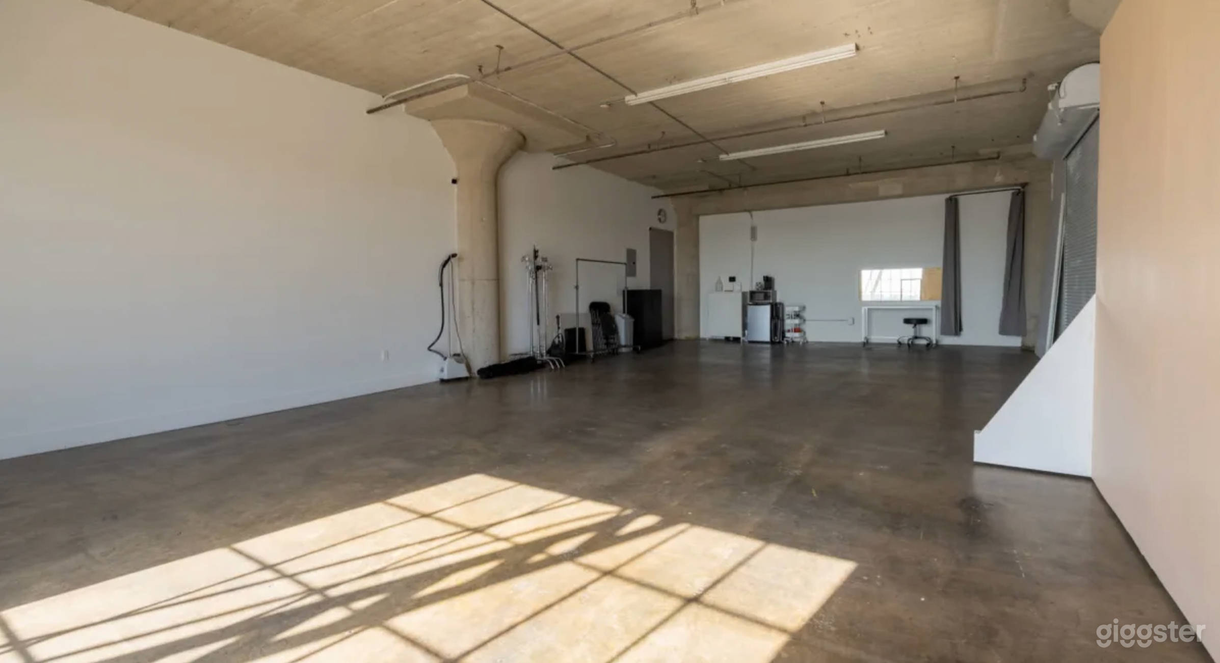 Bright,Natural Light Studio With Equipment DTLA 02 Photo 4