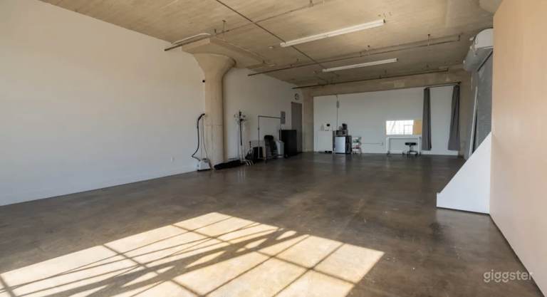  Bright,Natural Light Studio With Equipment DTLA 02 