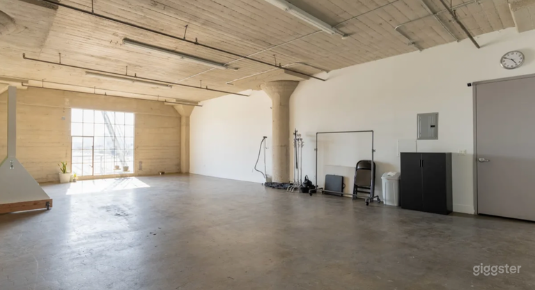  Bright,Natural Light Studio With Equipment DTLA 02 