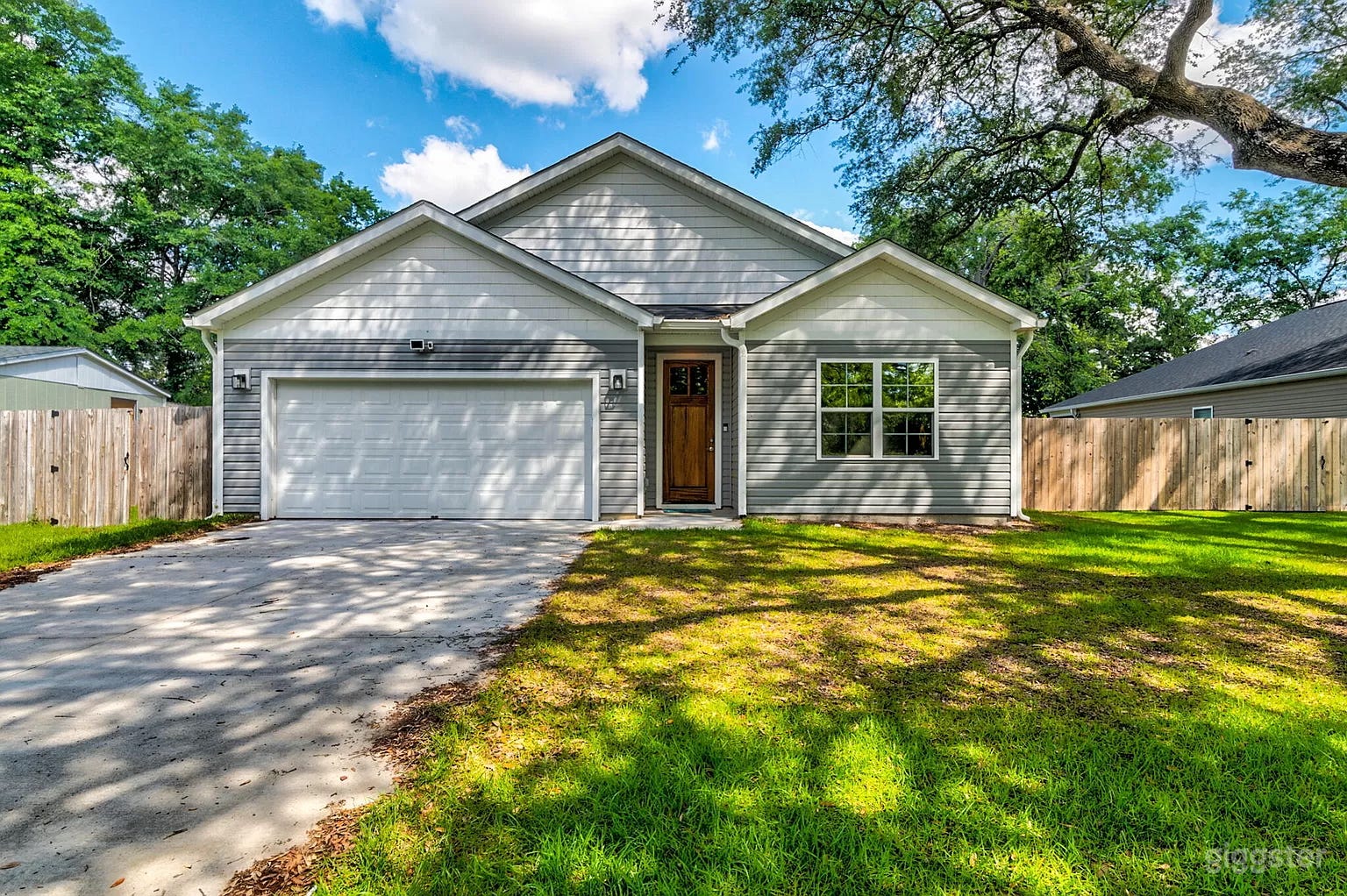 Spacious New Build Home Near Airport &amp; Restaurants Photo 1