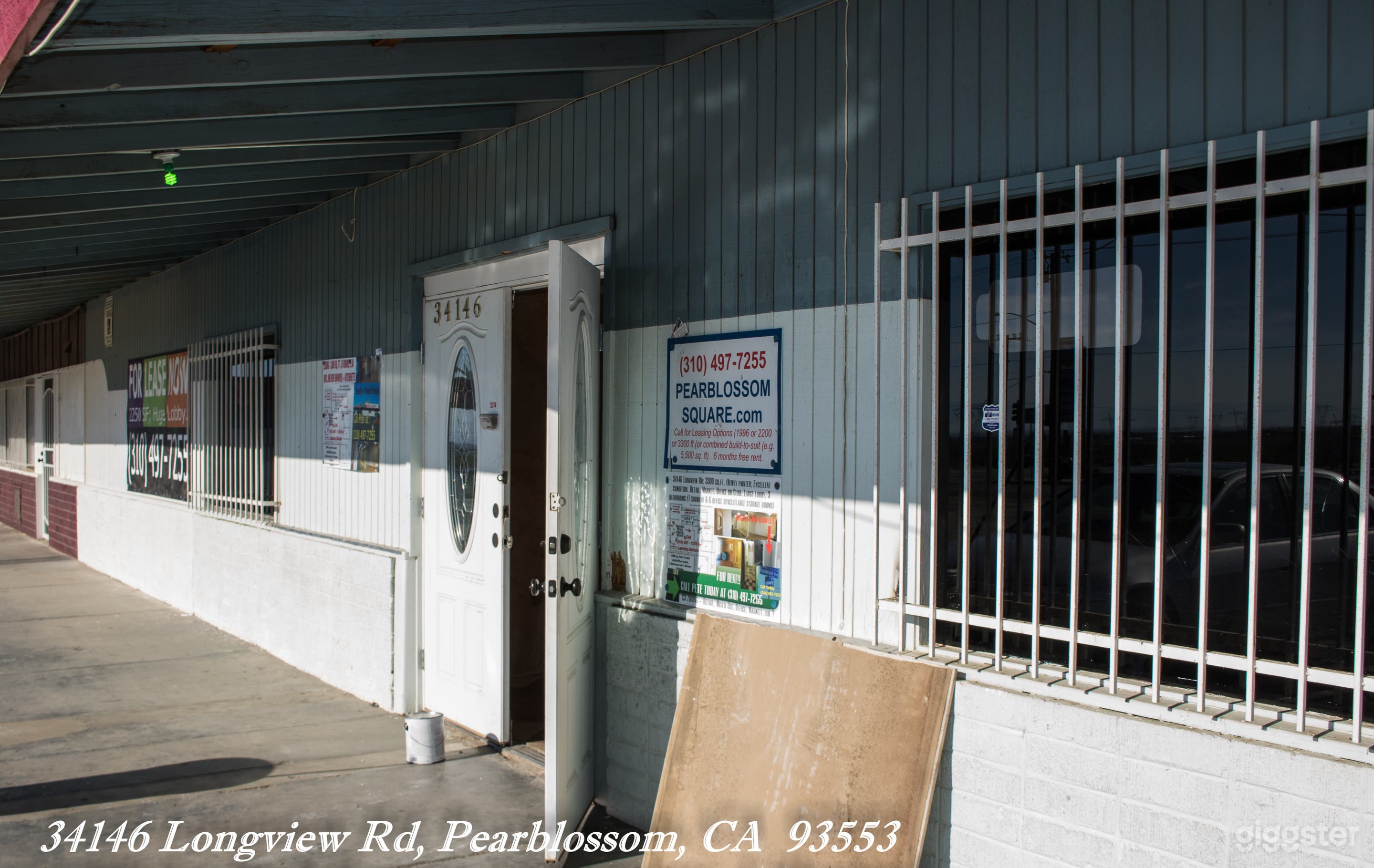 Empty unit.  Former Thriftshop and Office/Retail. Details at PearblossomSquare.com