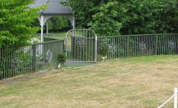 Superb Outdoor Garden for Photoshoots and Events Photo 4