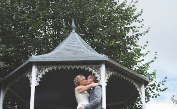 Superb Outdoor Garden for Photoshoots and Events Photo 3