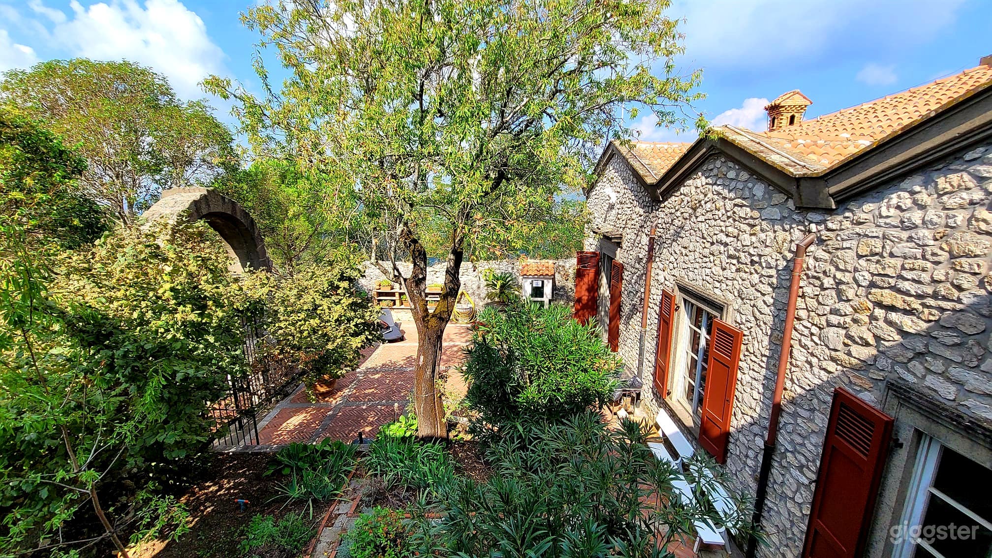 Foto di Villa Storica in Cima alla Montagna vicino a Roma 1