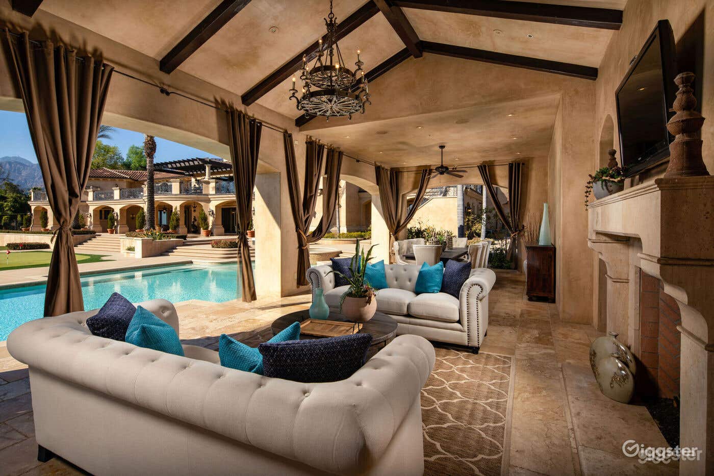 4 ACRE MASSIVE ESTATE/MANSION - POOL RENTAL Photo 2