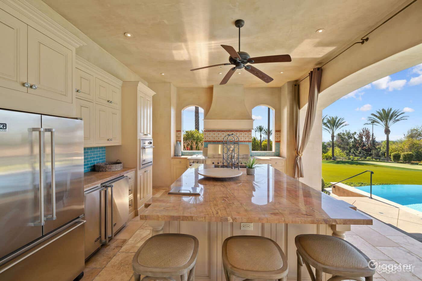 4 ACRE MASSIVE ESTATE/MANSION - POOL RENTAL Photo 3