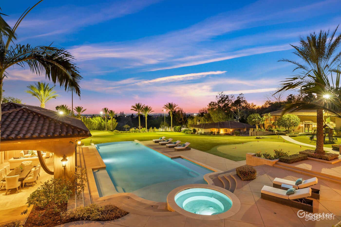 4 ACRE MASSIVE ESTATE/MANSION - POOL RENTAL Photo 1