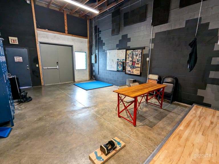  Entrance/hang out area 