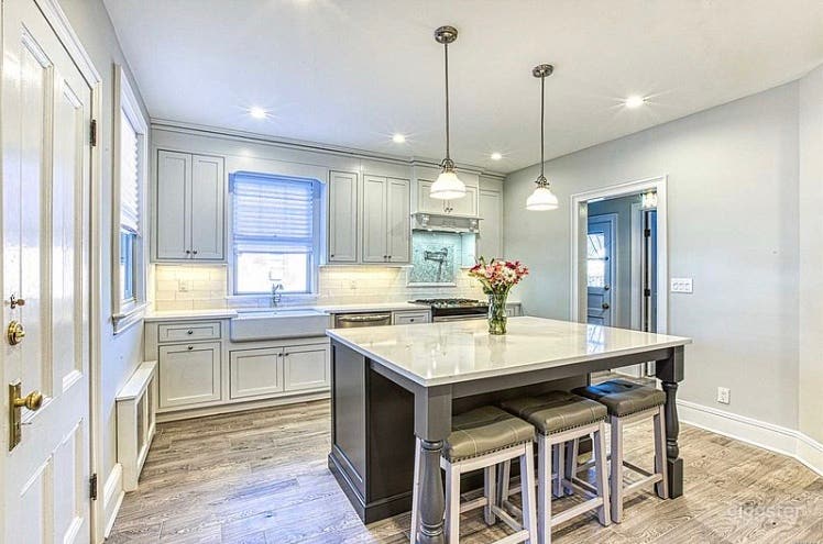 Well Maintained Victorian House Photo 3