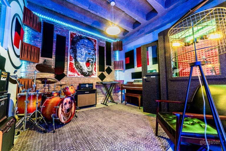  Studio B | Live Music Tracking Studio with Instruments 