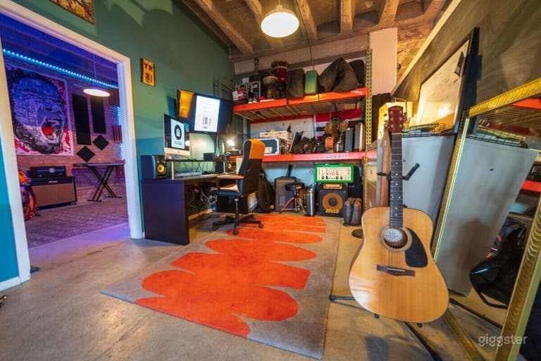  Studio B | Live Music Tracking Studio with Instruments 
