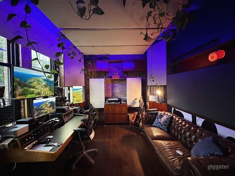  Studio B | Live Music Tracking Studio with Instruments 