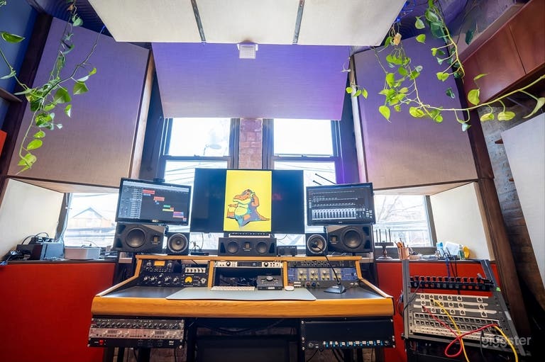  Studio B | Live Music Tracking Studio with Instruments 