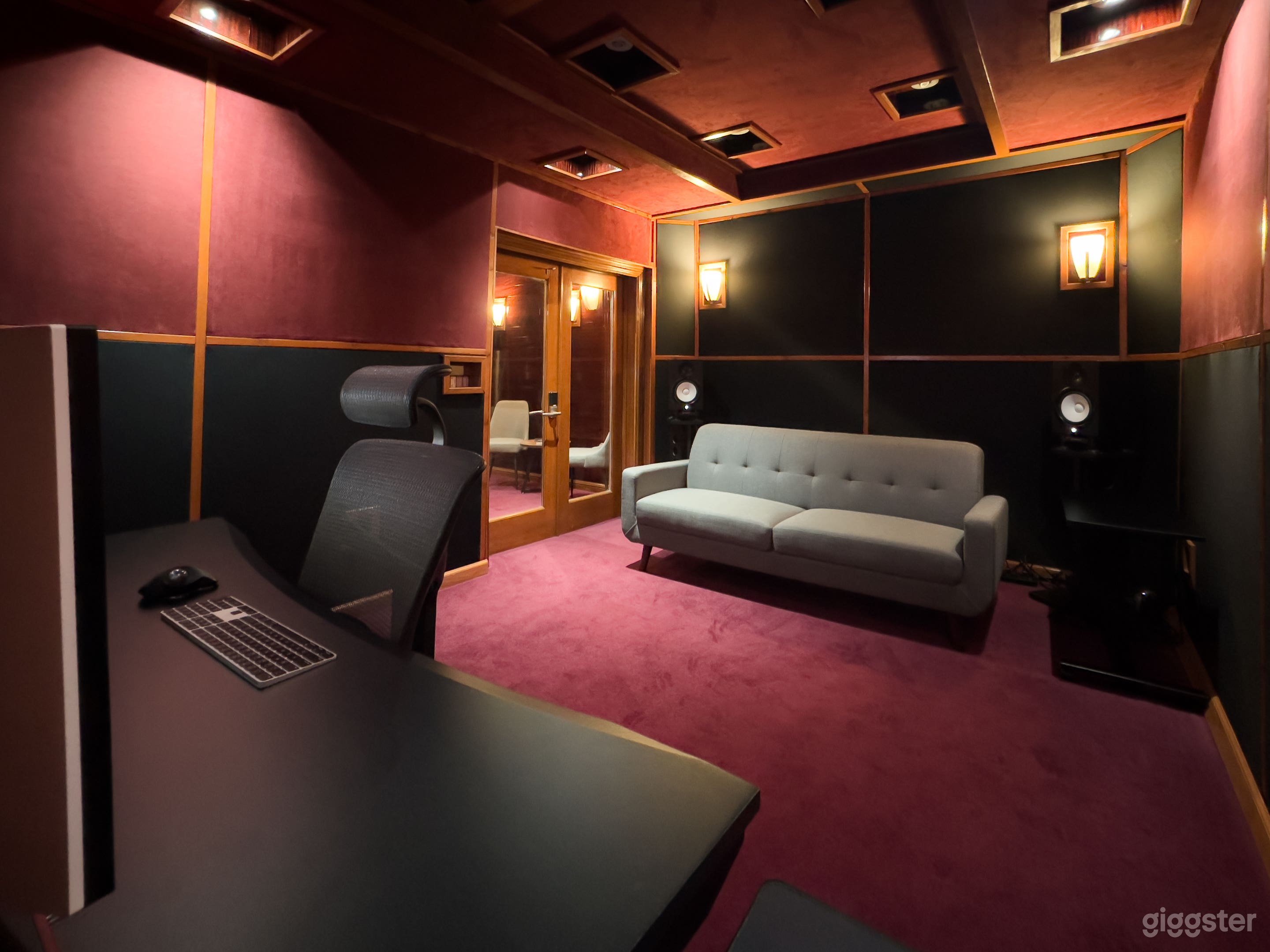 MAIN SUITE/ Studio A