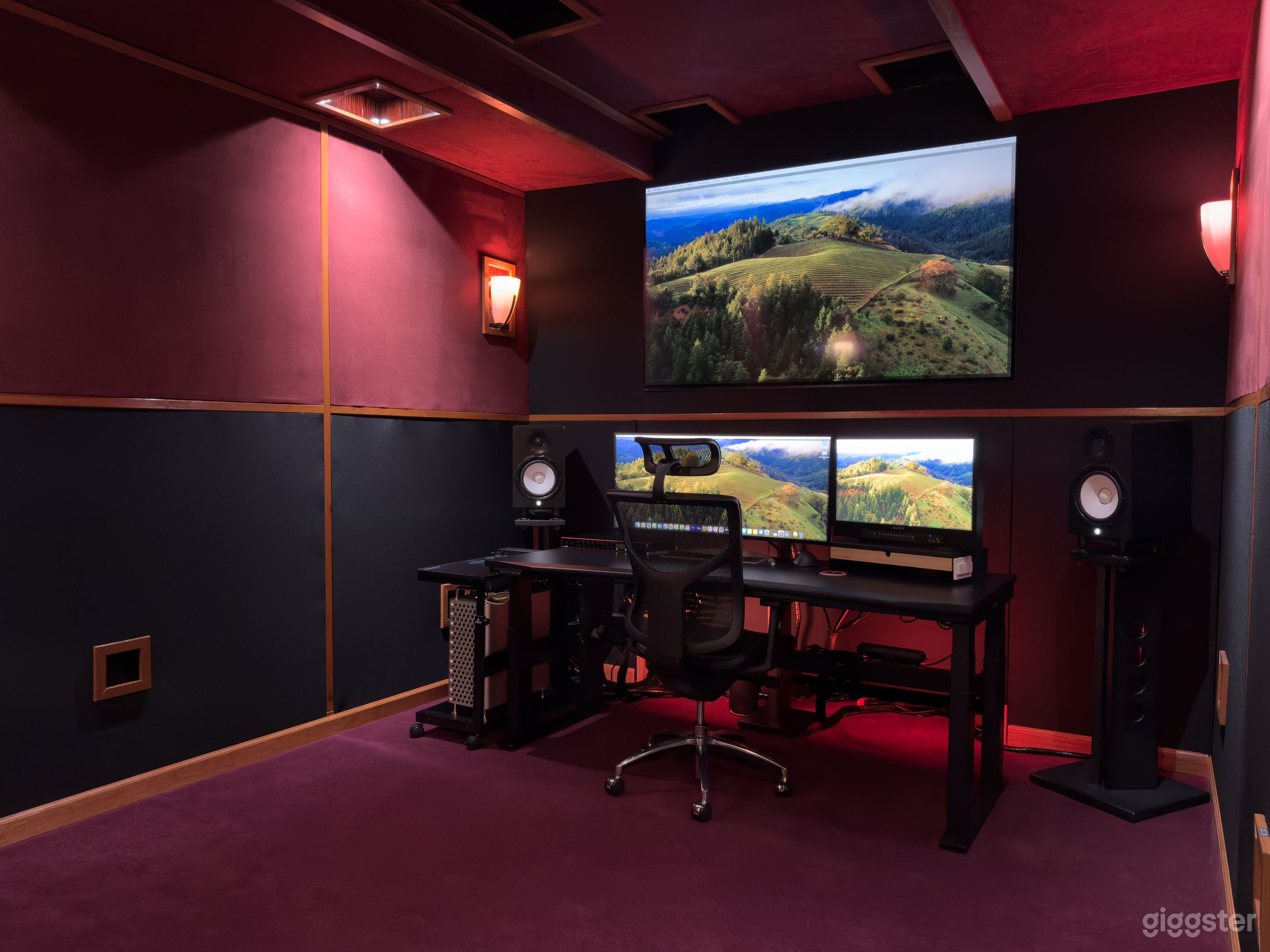 MAIN SUITE/ Studio A