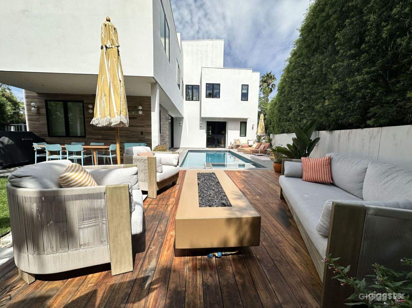 Lounge area with firepit