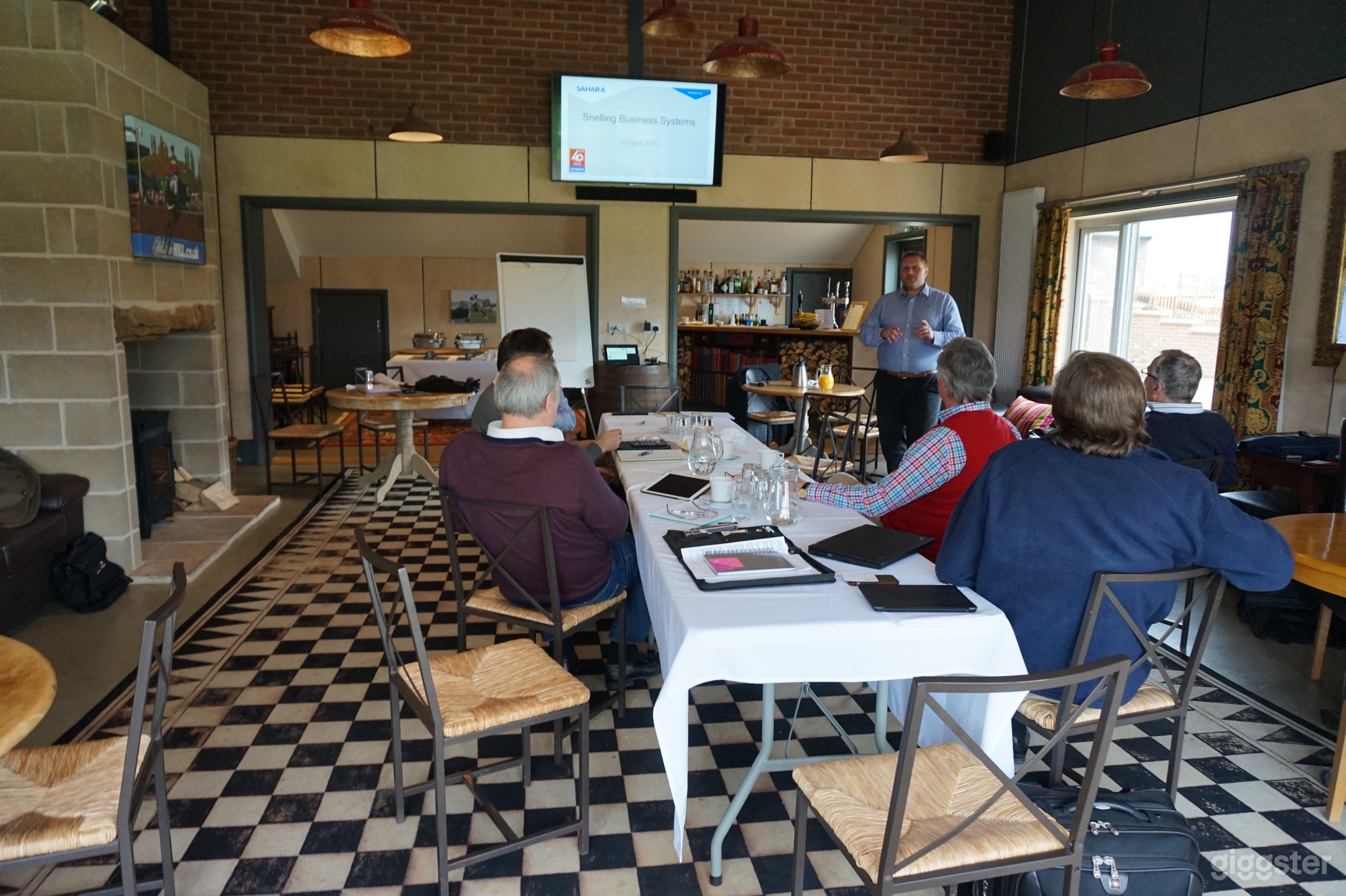 Versatile Bar in Fakenham Photo 3