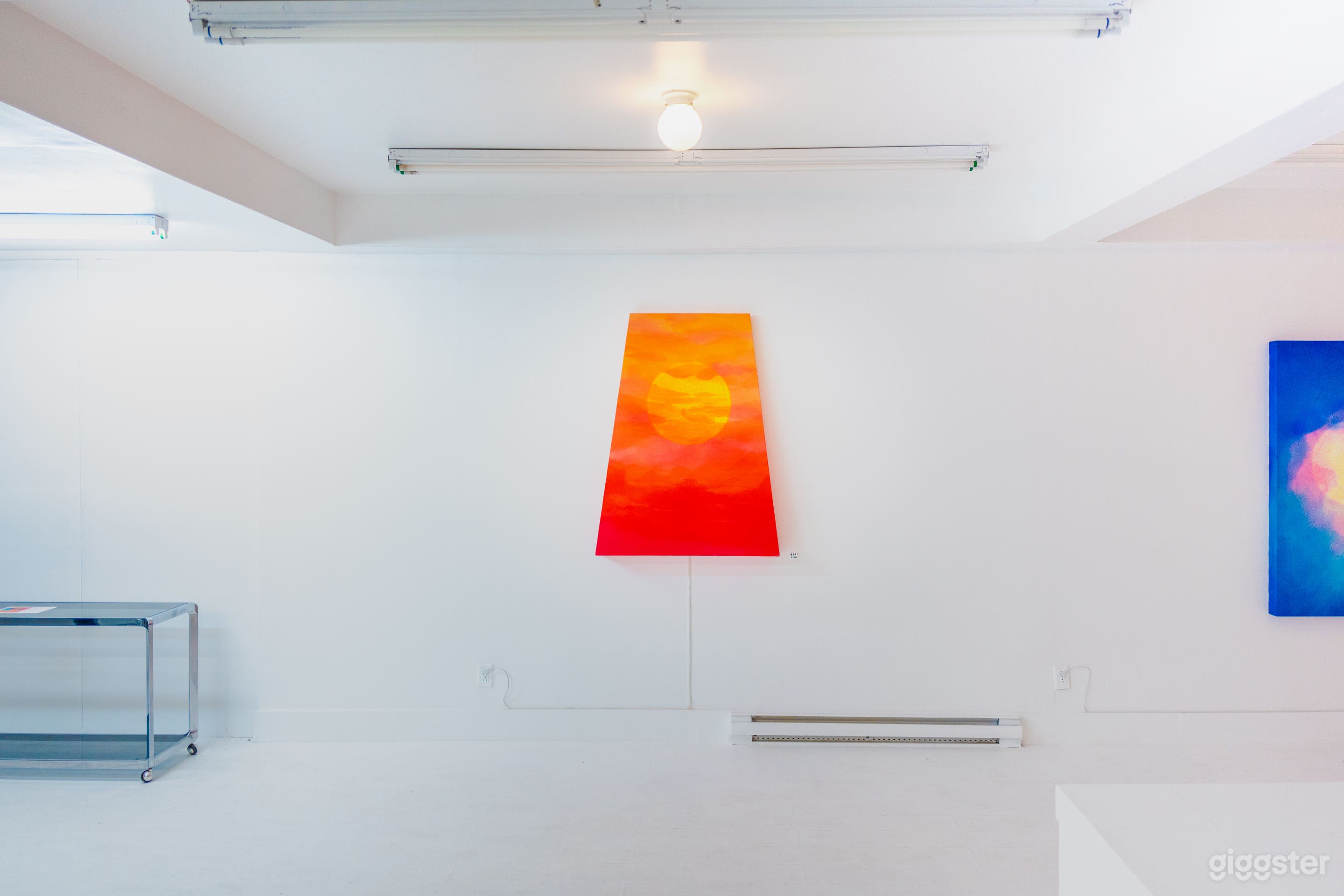 Hypnotizing White Box Gallery in the Mile End Photo 3