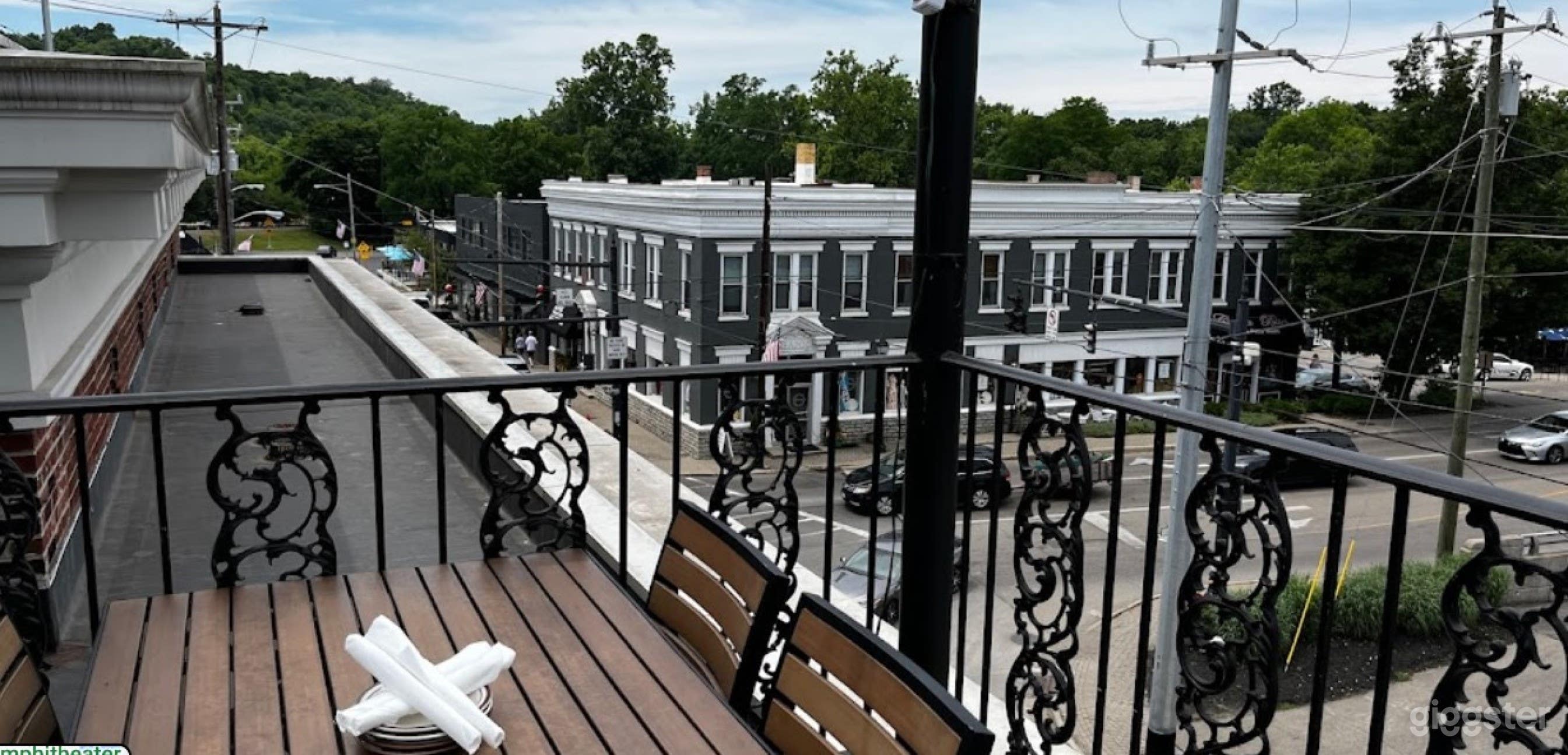 Exclusive 2nd Floor Rooftop Bar With Private And Outdoor Area Photo 3