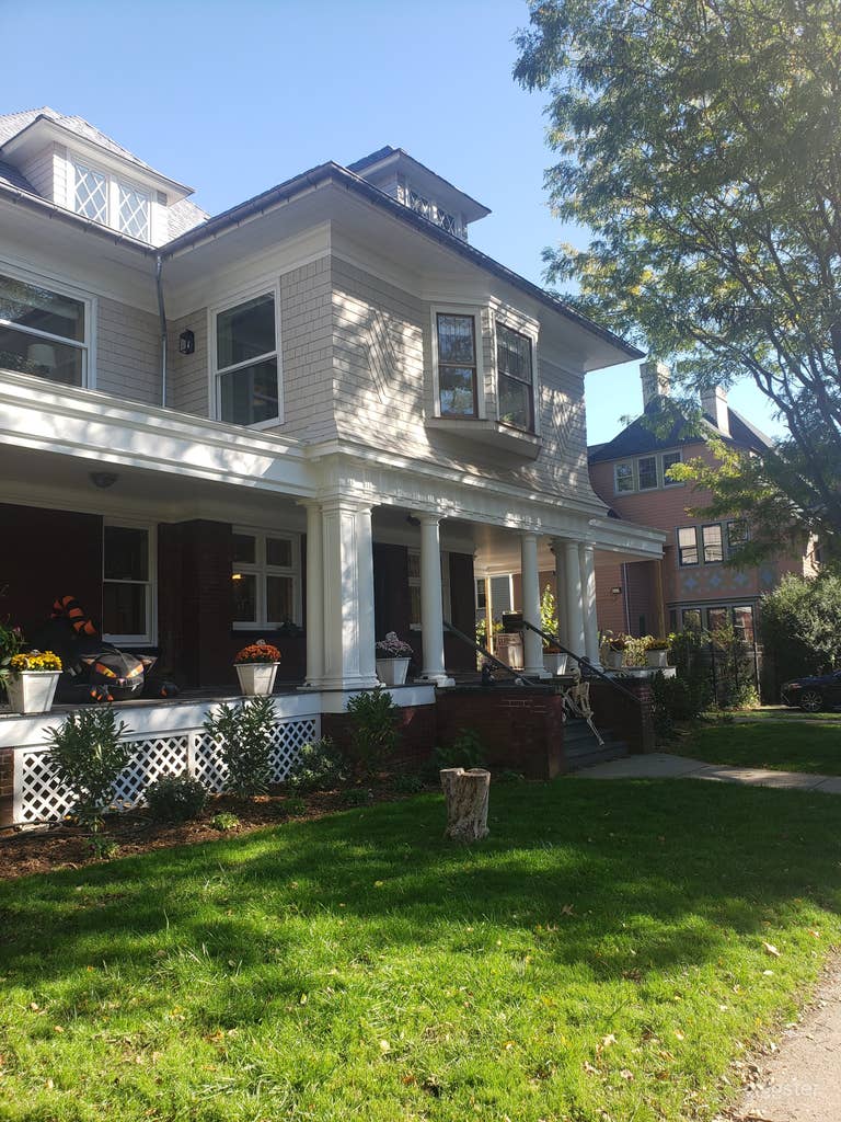  Perfect, Large Suburban House in Brooklyn! 