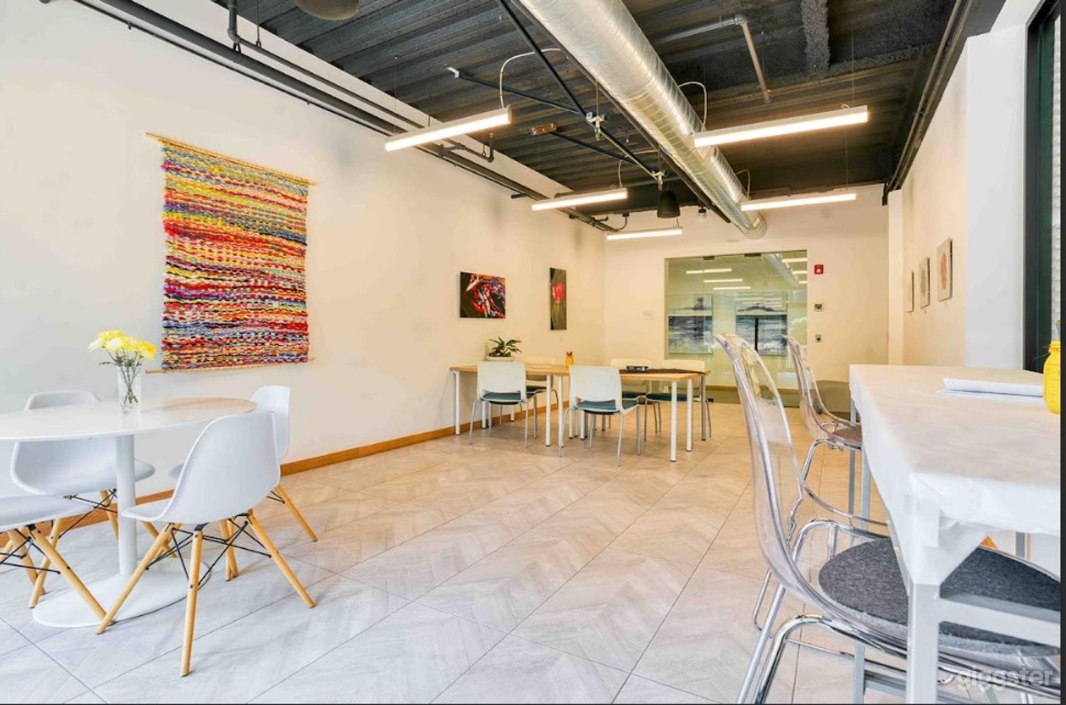  Welcome to the Film-Friendly Café  Photo 2