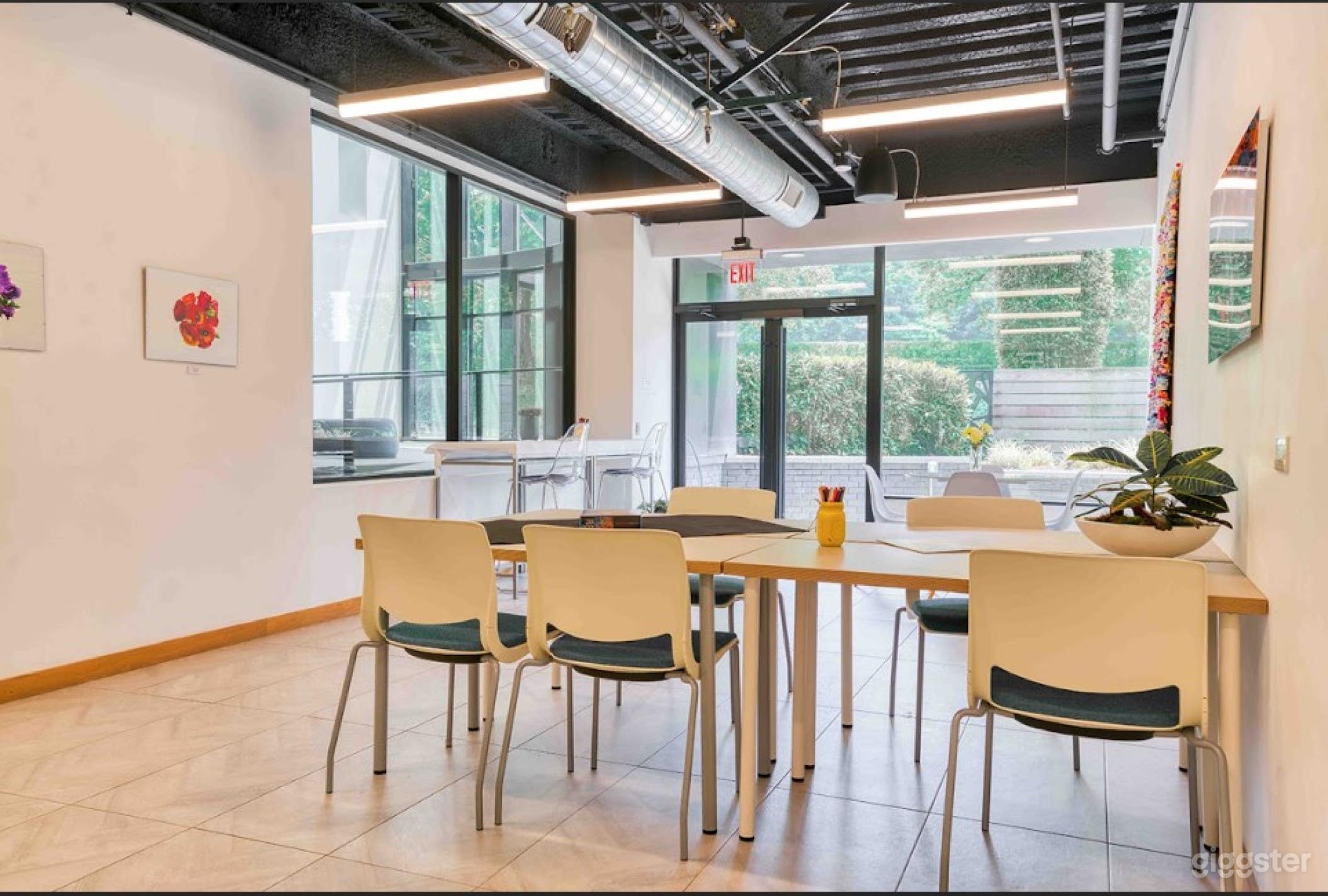  Welcome to the Film-Friendly Café  Photo 1