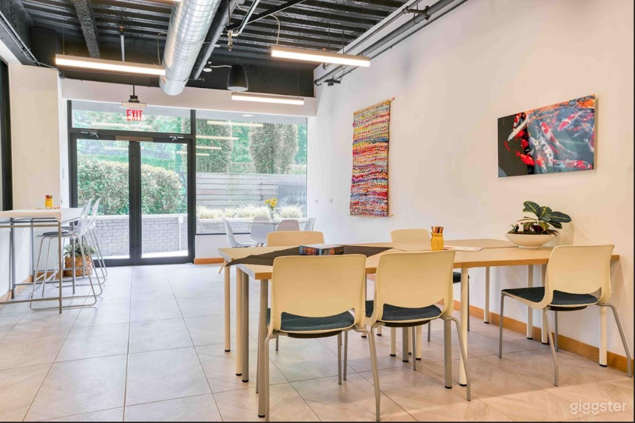  Welcome to the Film-Friendly Café  Photo 3