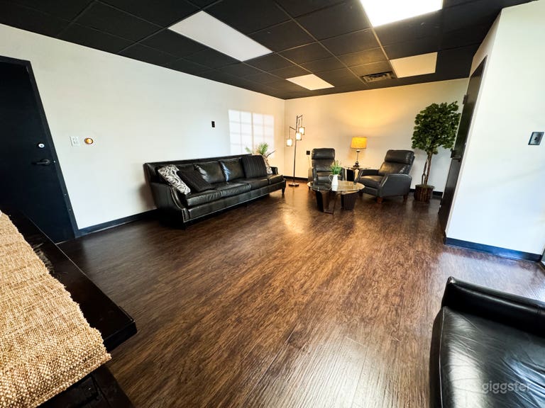  Livingroom Style Podcast Room / Waiting Room 