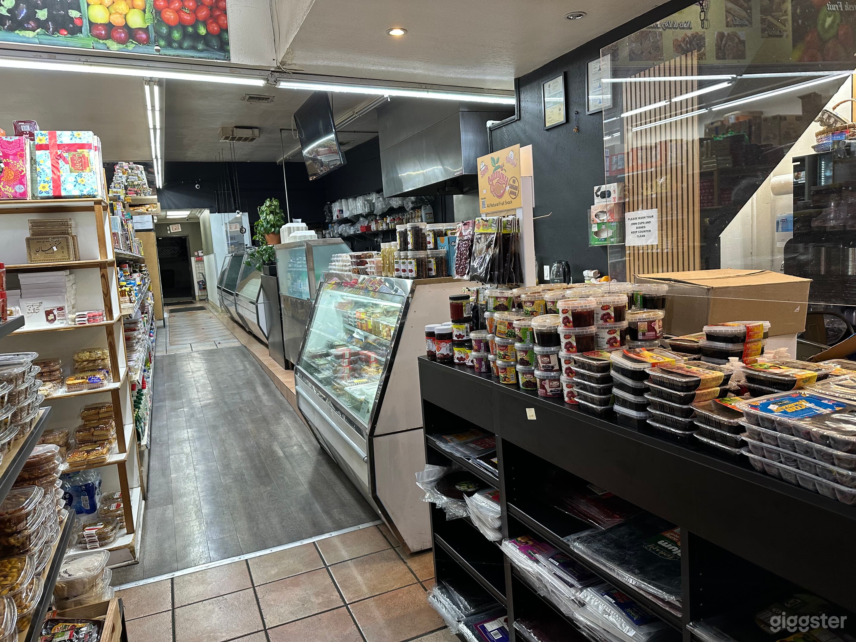 Large Grocery and Convenience store Photo 4