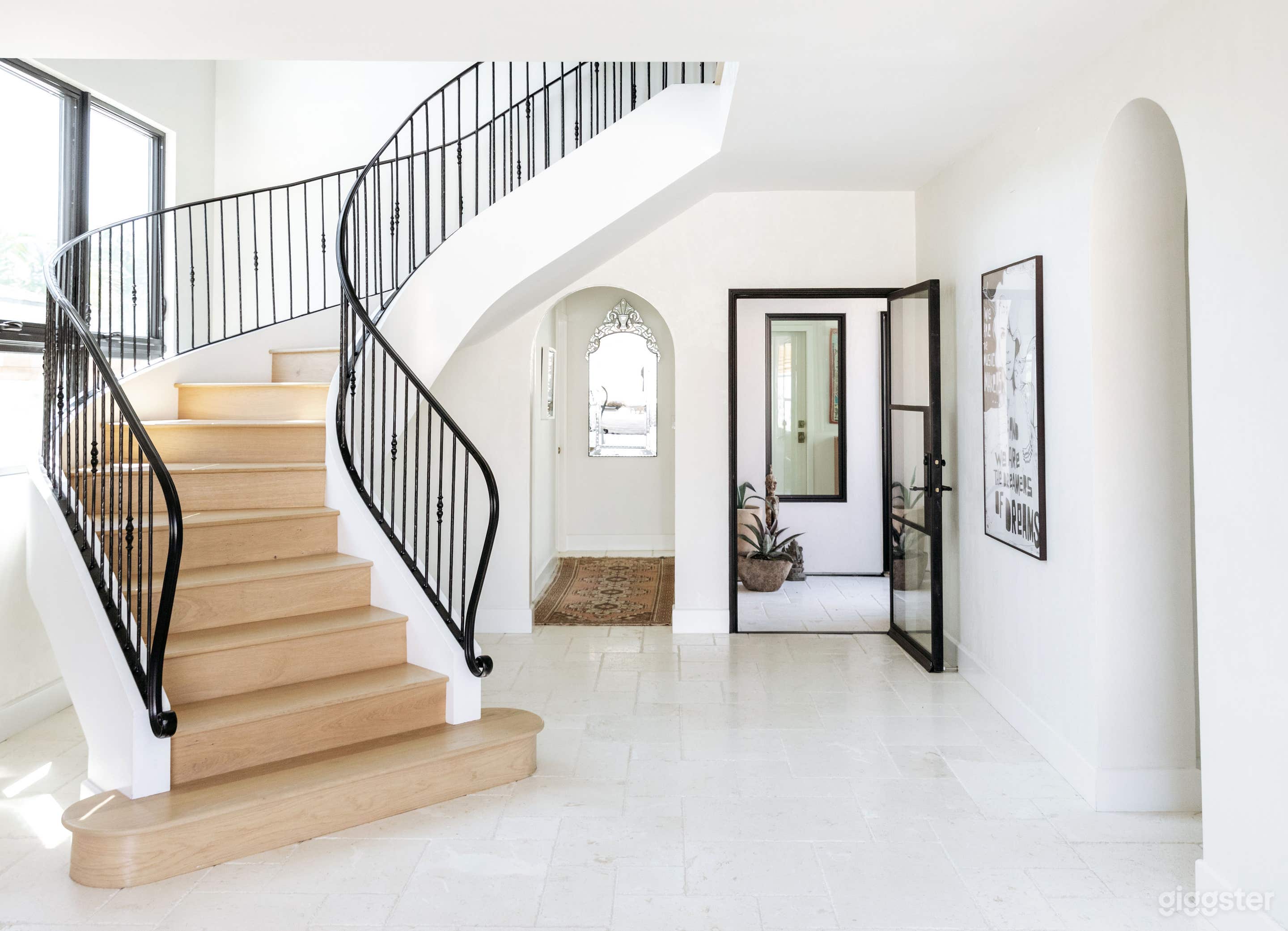 Travel Inspired eclectic beach home Photo 4